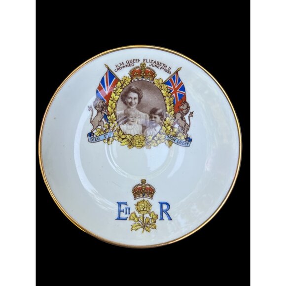 Queen Elizabeth II Coronation Commemorative Salisbury China Cup & Saucer With Go - Picture 2 of 9